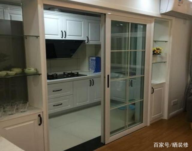 廚房裝修別執(zhí)念推拉門，這樣裝更實(shí)用，我家拆完才后悔知道太晚